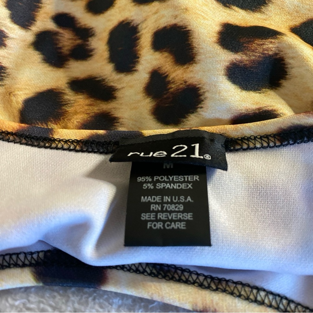 Rue21 Women M MEDIUM Top Blouse Shirt Cheetah Leopard Print Crop Stretch Relax - Picture 7 of 10